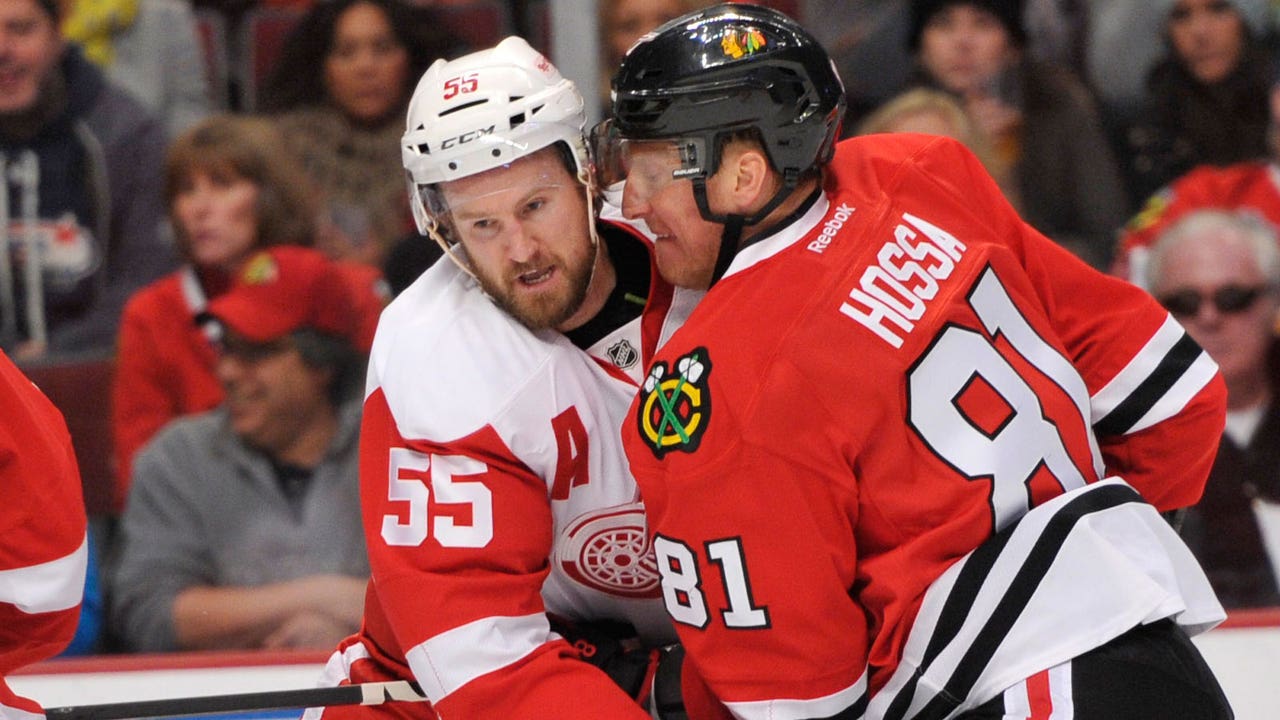 Wings' playoff hopes take hit in Chicago
